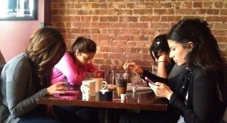 蘭州眼科醫(yī)院：手機(jī)控，易患沙眼！