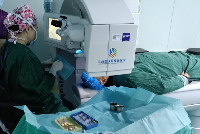 300度近視拖到900度近視，近視手術(shù)是什么感受？