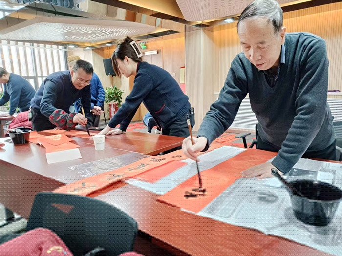 “淡淡墨香飄，濃濃新春情”蘭州普瑞眼視光醫(yī)院給患者送