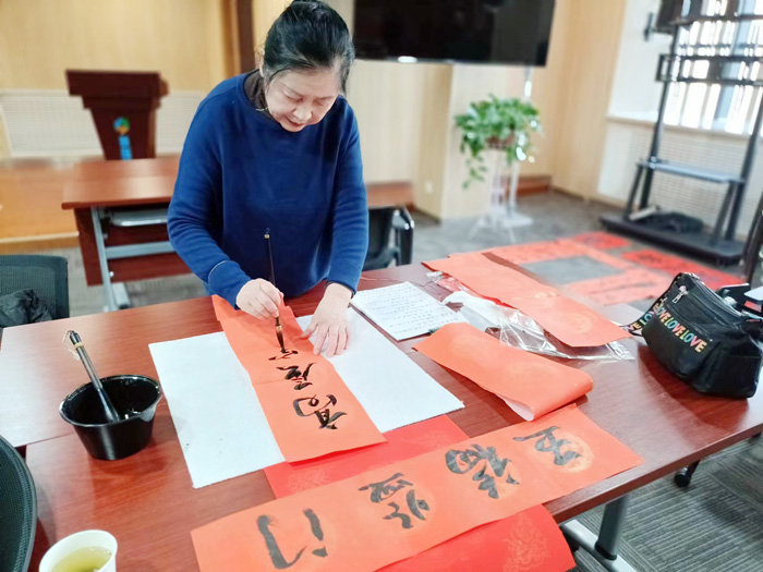 “淡淡墨香飄，濃濃新春情”蘭州普瑞眼視光醫(yī)院給患者送
