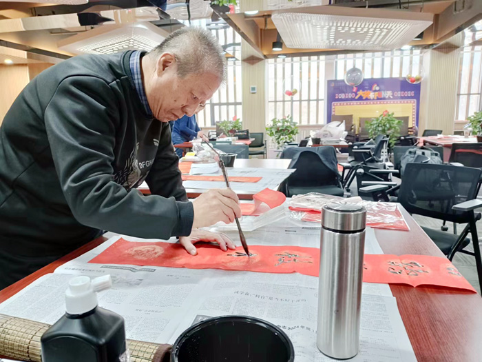 “淡淡墨香飄，濃濃新春情”蘭州普瑞眼視光醫(yī)院給患者送